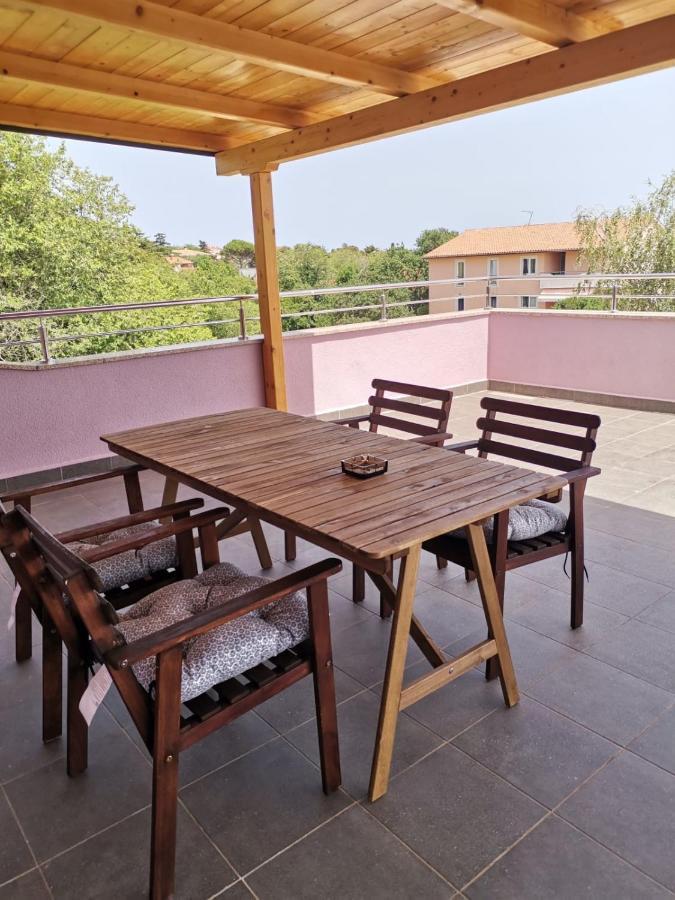 Apartments Oskar บานโจเล ภายนอก รูปภาพ
