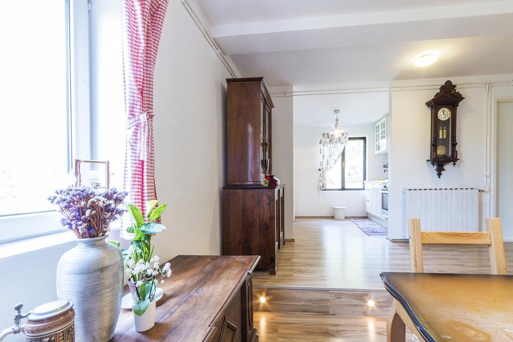 Apartments Oskar บานโจเล ภายนอก รูปภาพ