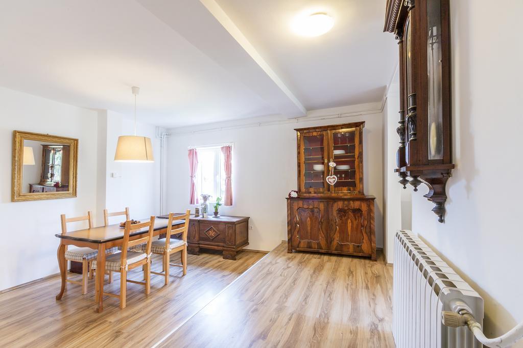 Apartments Oskar บานโจเล ภายนอก รูปภาพ