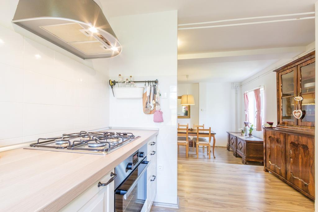 Apartments Oskar บานโจเล ภายนอก รูปภาพ