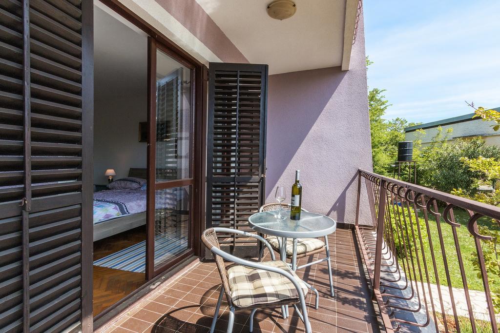 Apartments Oskar บานโจเล ภายนอก รูปภาพ