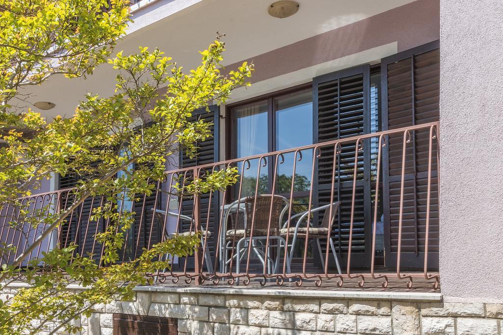 Apartments Oskar บานโจเล ภายนอก รูปภาพ